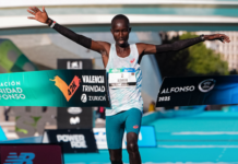 Kenyans John Korir and Joyciline Jepkosgei sweep the 2025 Valencia Marathon