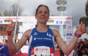Marathon: Marathon Hamburg 2016, Anja Scherl (GER)